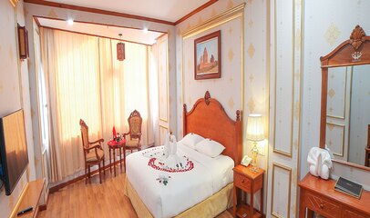 DELUXE ROOM