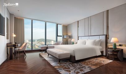 Suite 02 Bedroom Lakeview