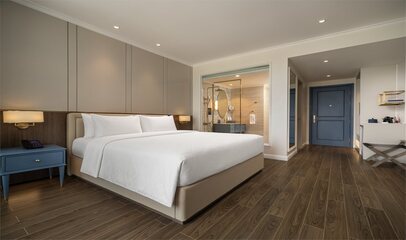 Grand Deluxe Partial Bay View
