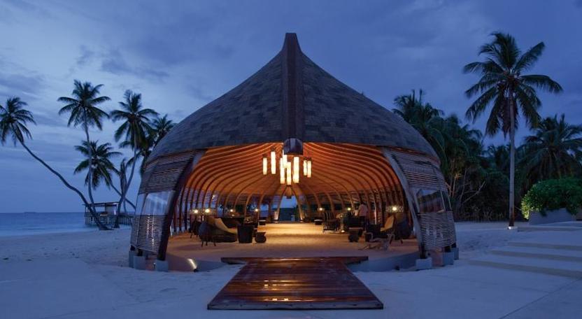 Nhà hàng sát biển
