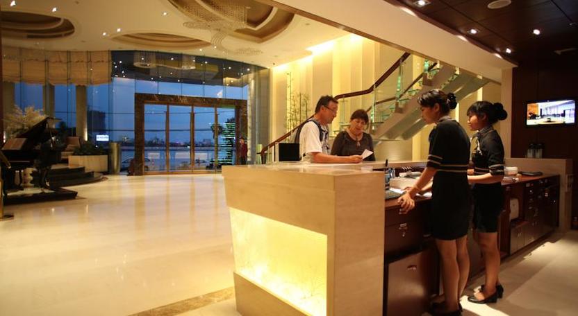 Lễ tân khách sạn