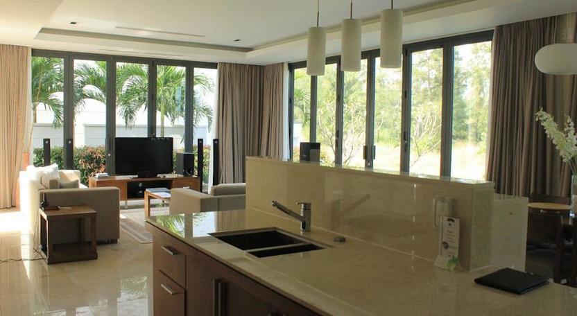 Phòng khách hướng vườn