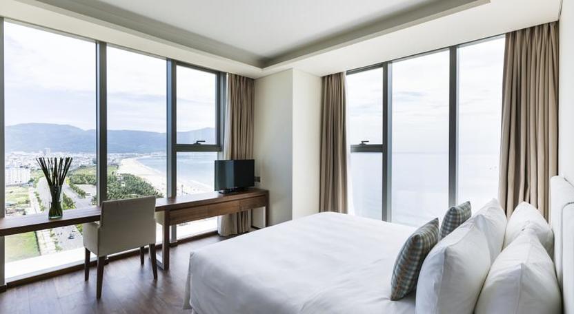 Phòng ngủ view biển và view phố