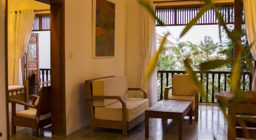 Phòng khách hướng vườn