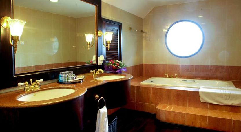 Khách Sạn Bluewater Đà Lạt