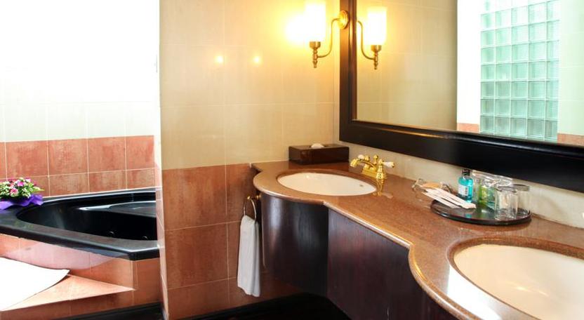 Khách Sạn Bluewater Đà Lạt