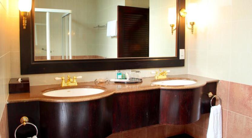 Khách Sạn Bluewater Đà Lạt