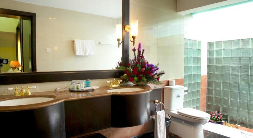 Khách Sạn Bluewater Đà Lạt