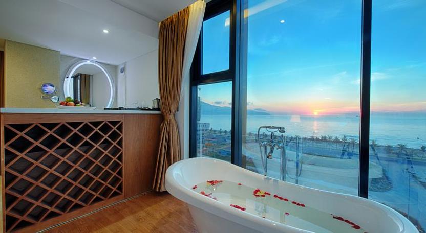 King Spa Hollywood Luxury