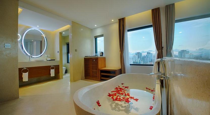 King Spa Hollywood - Phòng tắm