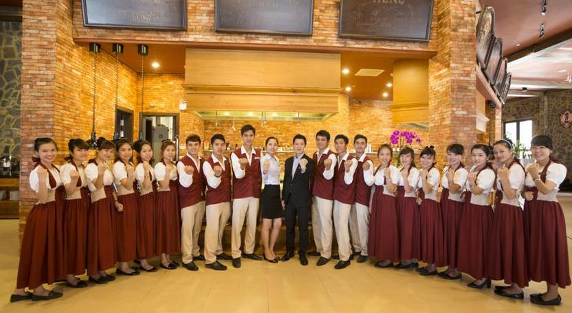 Đội ngũ nhân viên khách sạn