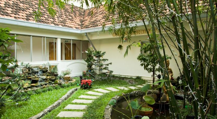 VIew vườn khách sạn Oscar Sài Gòn
