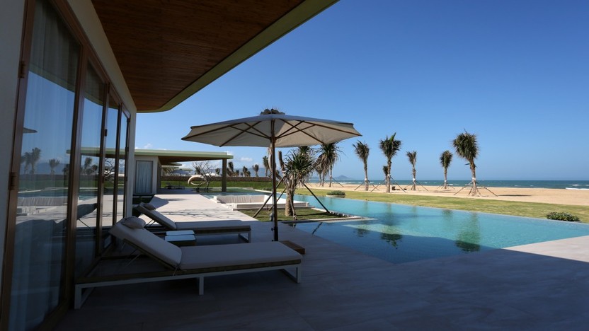 Phía trước căn biệt thự