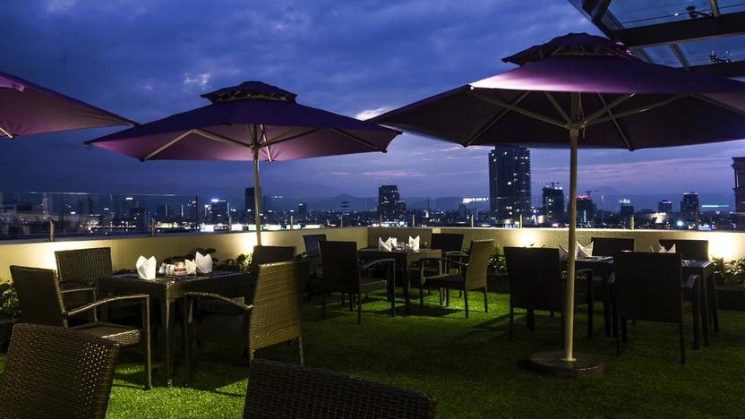 Nhà hàng sân thượng 1