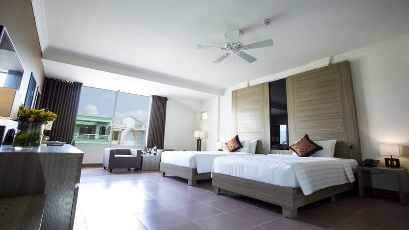 Phòng ngủ 2 giường đơn hướng phố