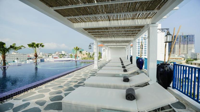 Bể bơi tầng thượng 2