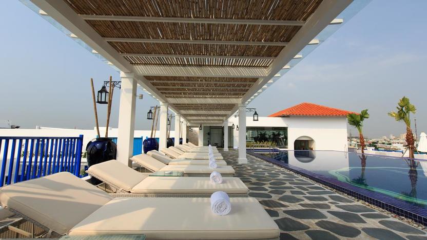 Bể bơi tầng thượng 1