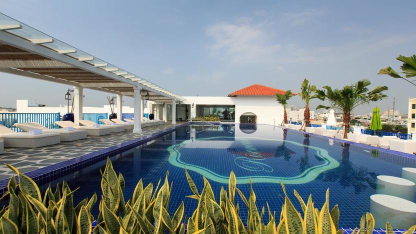 Bể bơi tầng thượng