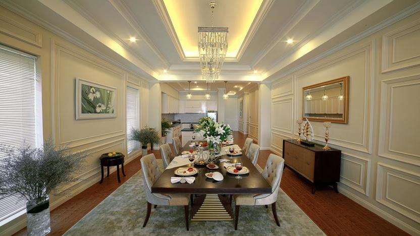 Khu vực bếp, bàn ăn