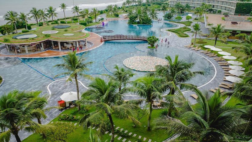 Bể bơi nước mặn