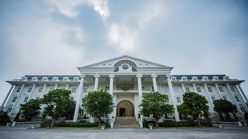 Tòa khách sạn thiết kế theo phong cách Hoàng Gia