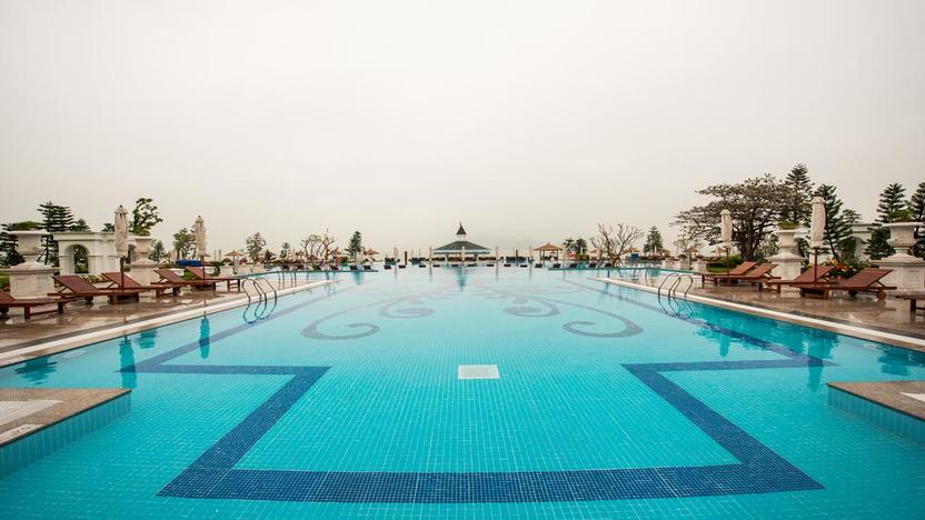 Bể bơi ngoài trời