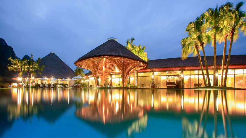 Bể bơi & Quầy bar - Buổi tối