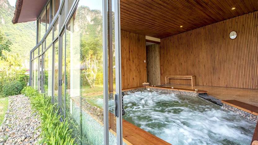 Bể sục khoáng nóng