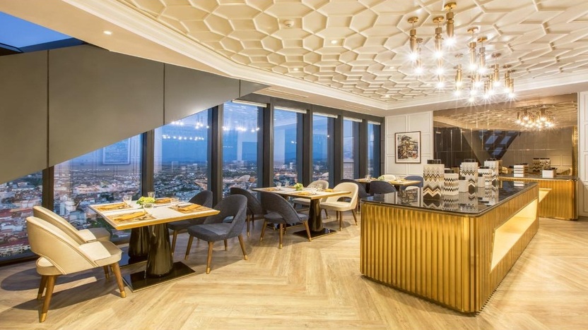 Nhà hàng Lotus tầng 7