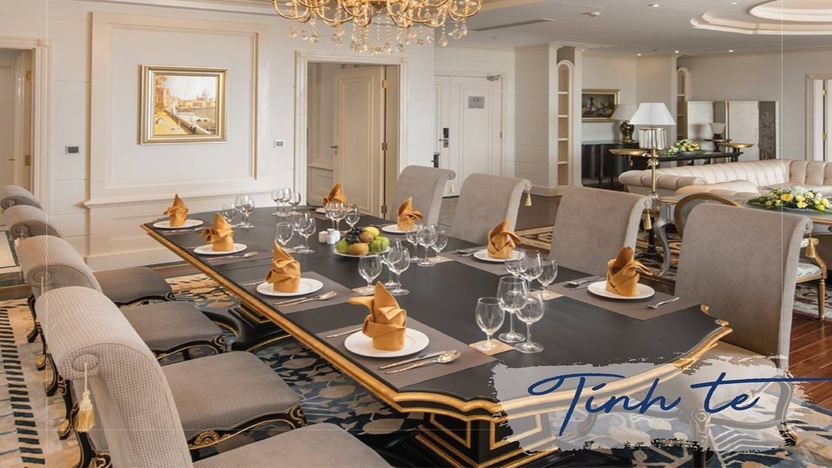 Presidential Suite - Bàn ăn