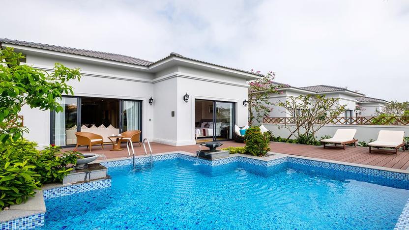 Villa với bể bơi riêng