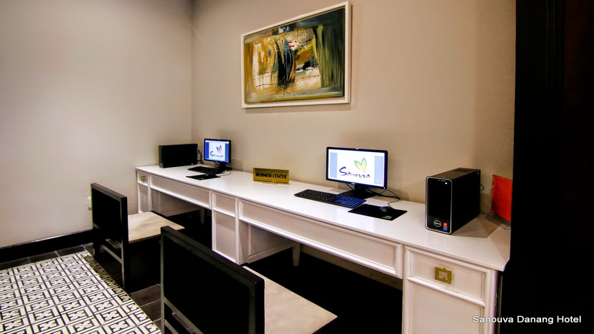 Khu vực máy tính cho khách