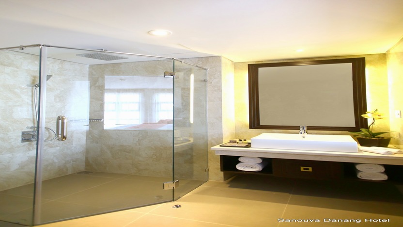 Phòng tắm hạng phòng Sanouva Deluxe