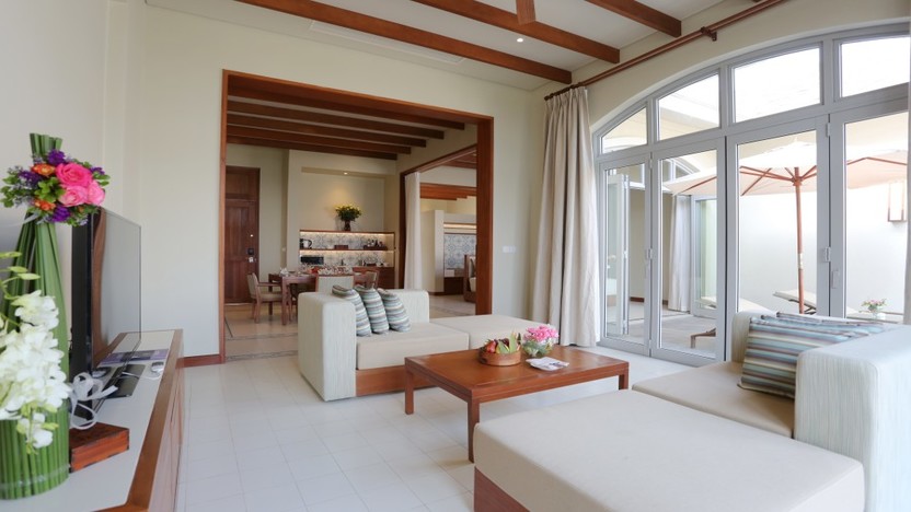 Pool Suite - Phòng khách