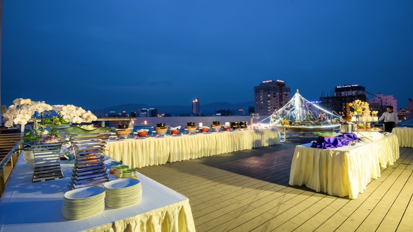 Tiệc ngoài trời 1