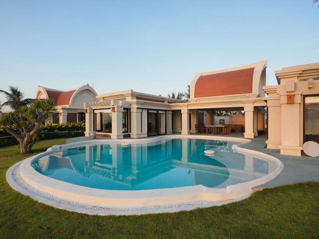 Biệt thự với bể bơi riêng