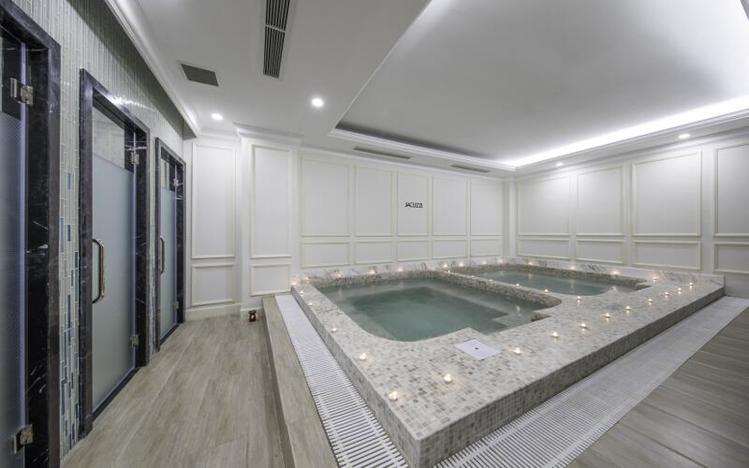 Bể sục Jacuzzi