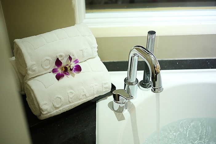 Phòng Royal Deluxe Double - phòng tắm