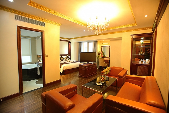 Royal Deluxe - phòng khách 1