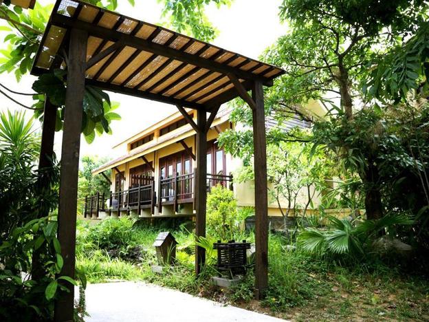 Cổng vào biệt thự