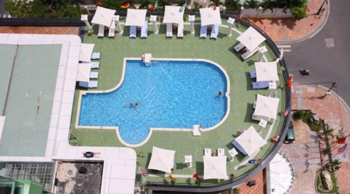 Hồ bơi nhìn từ trên cao