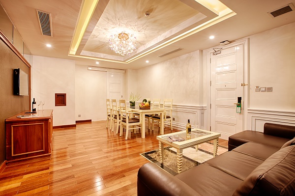 Phòng khách và phòng bếp