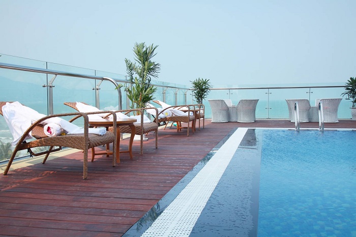 Bể bơi trên tầng cao