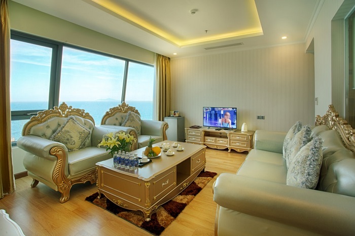 Serene Suite - Phòng khách