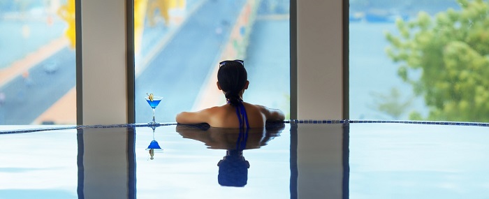 Bể bơi trên tầng cao