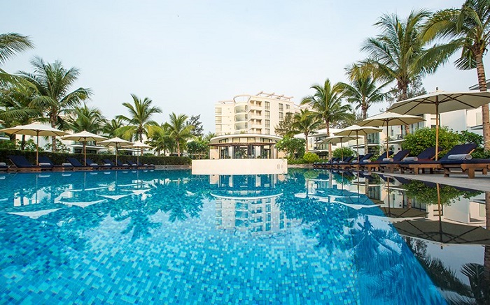 Bể bơi tại Melia