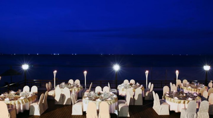 Tiệc ngoài trời 1