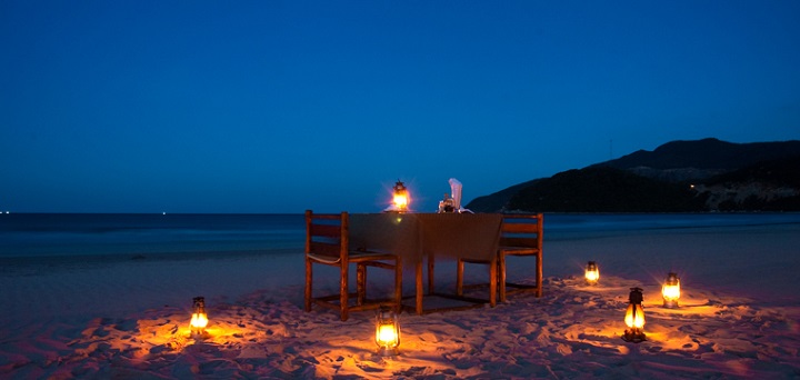 Bữa tối lãng mạn trên biển
