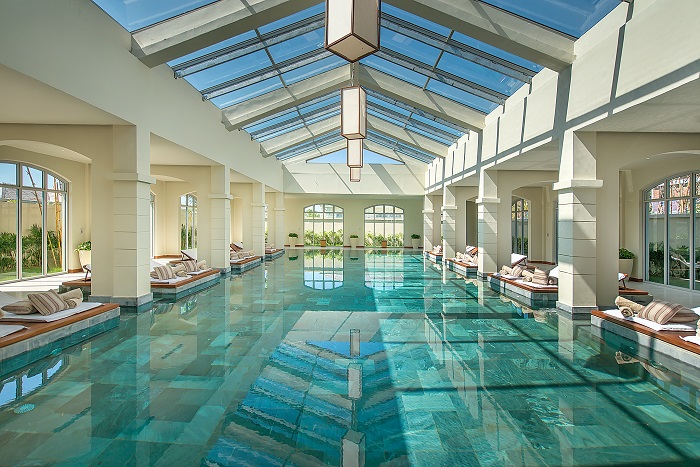 Bể bơi nước nóng